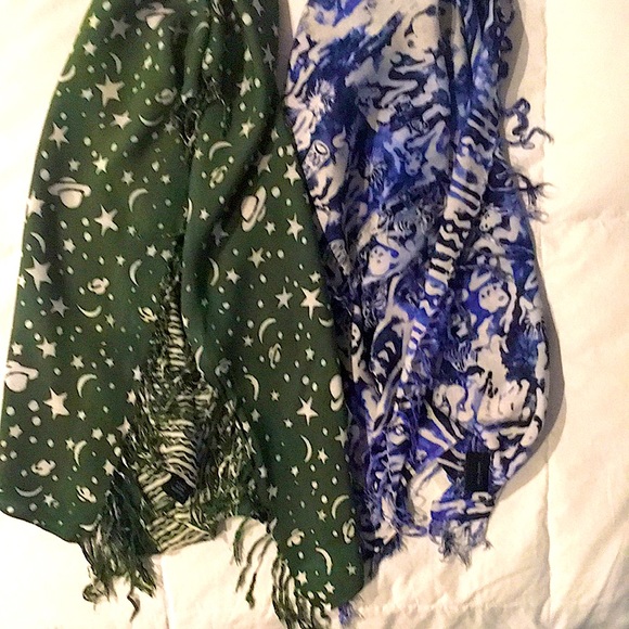 🌸 5/$35. 2 Indonesian Batik Sarong/Scarf. Tribal Print - Picture 5 of 5